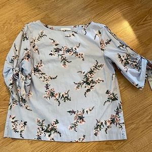 Size small H&M open 3/4 tie sleeve top.pretty !